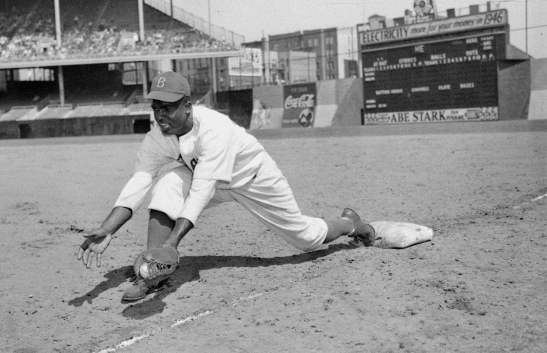 1947: Jackie Robinson